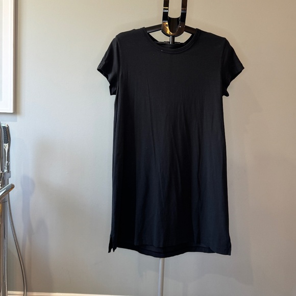 Lululemon Open-Back T-Shirt Dress – Black – Size 8/10 - Picture 1 of 3